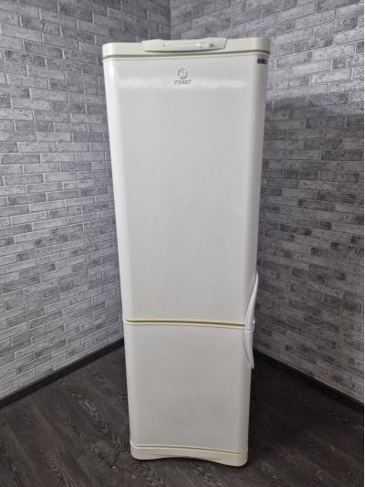 Холодильник Indesit C138G.016 
